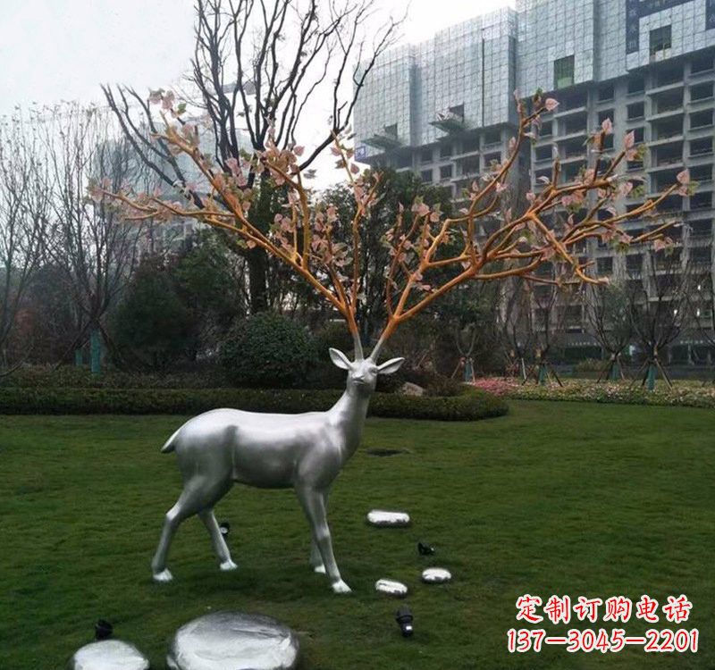 益阳不锈钢公园的梅花鹿雕塑