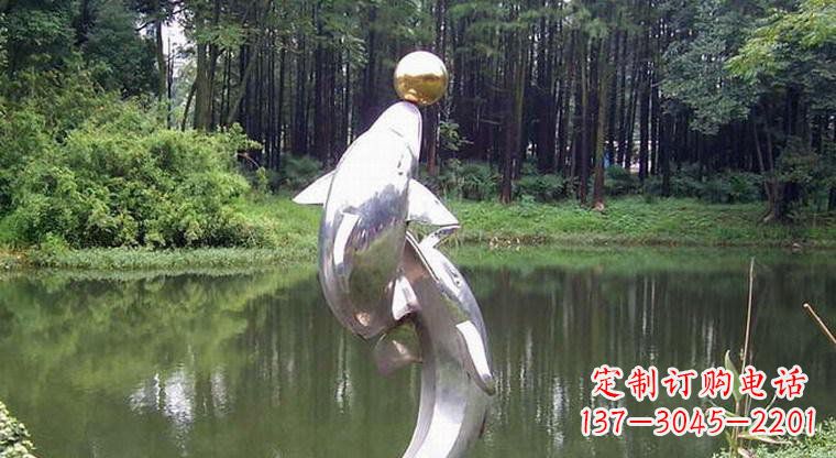 益阳海豚的传说——不锈钢公园顶部雕塑