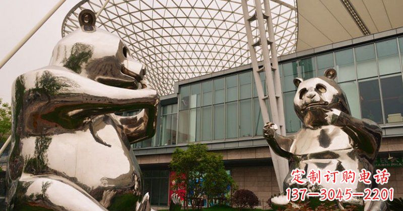 益阳不锈钢公园动物镜面熊猫雕塑