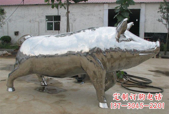 益阳不锈钢公园动物猪雕塑精美雕塑展现完美美学