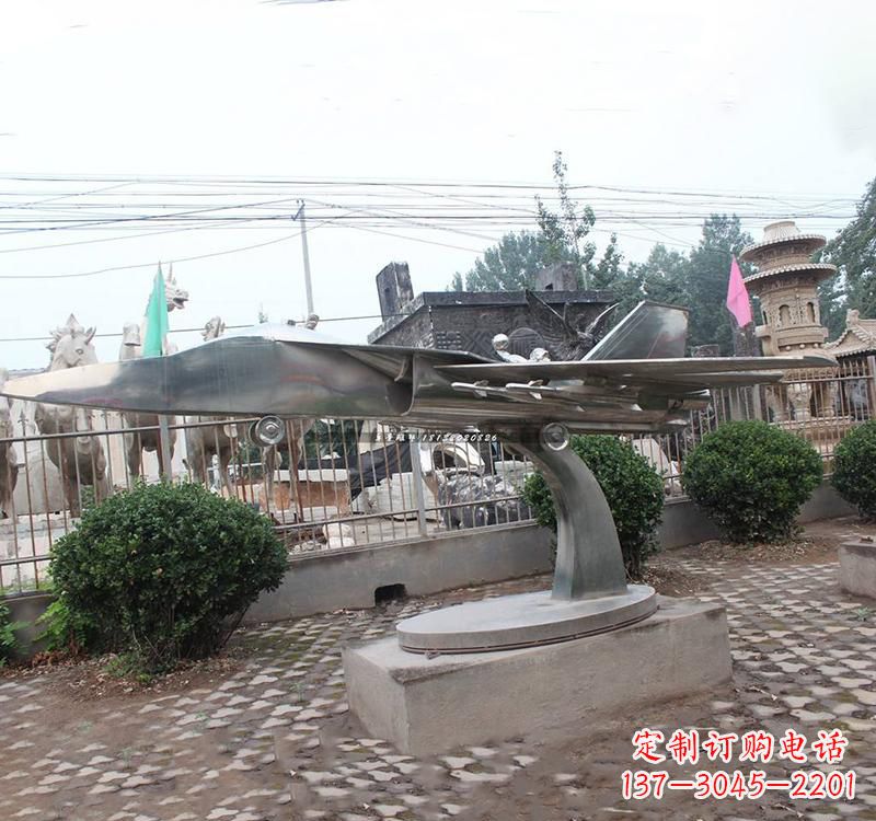 益阳不锈钢飞机雕塑——一种象征着力量与和平的艺术品