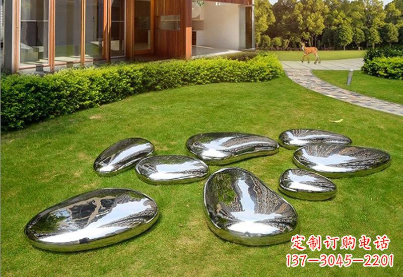 益阳不锈钢公园的鹅卵石雕塑