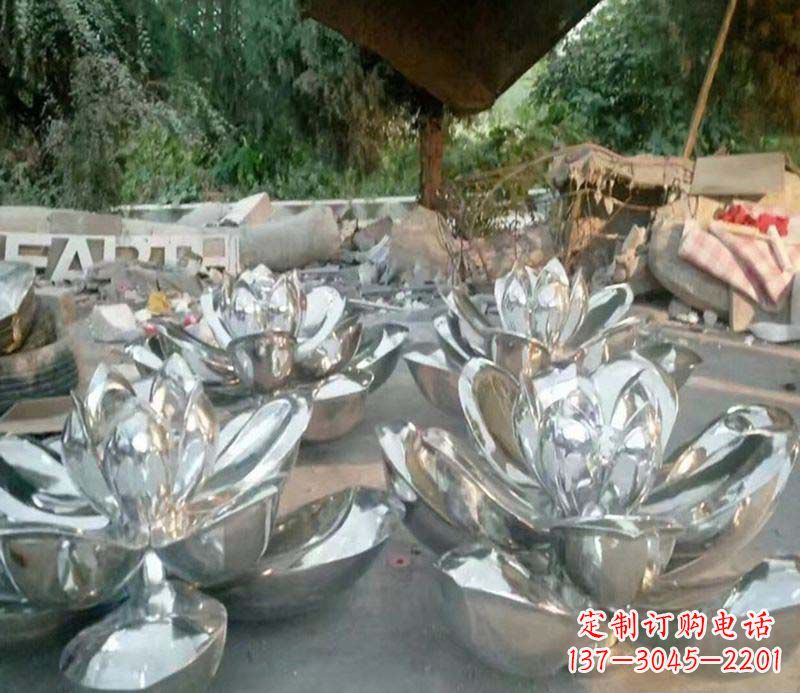 益阳不锈钢荷花雕塑给公园带来灿烂美景