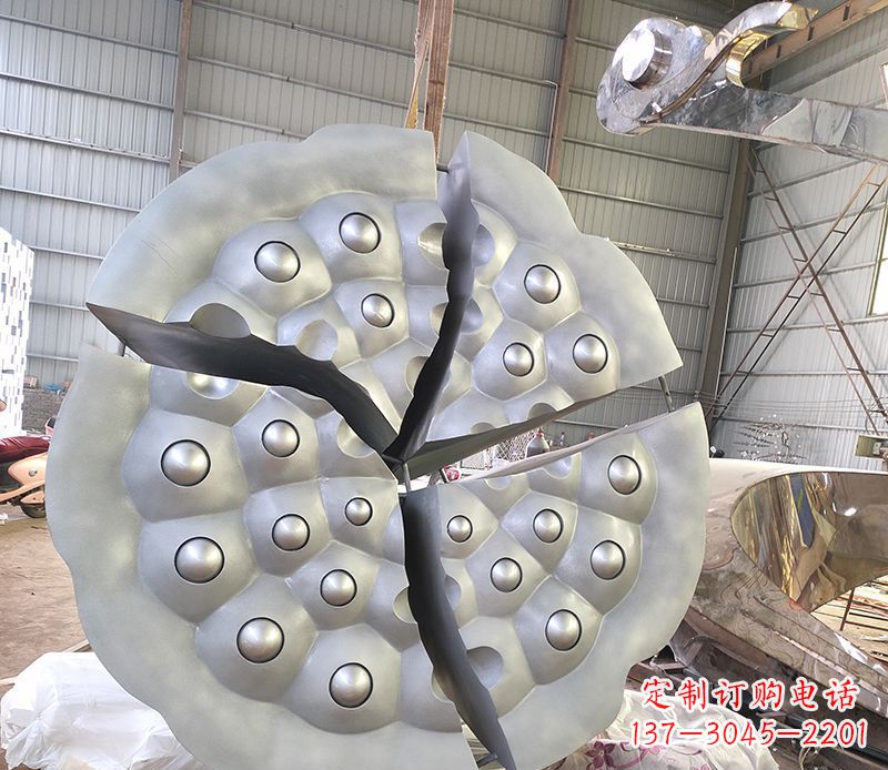 益阳不锈钢公园莲蓬雕塑高贵雍容的象征