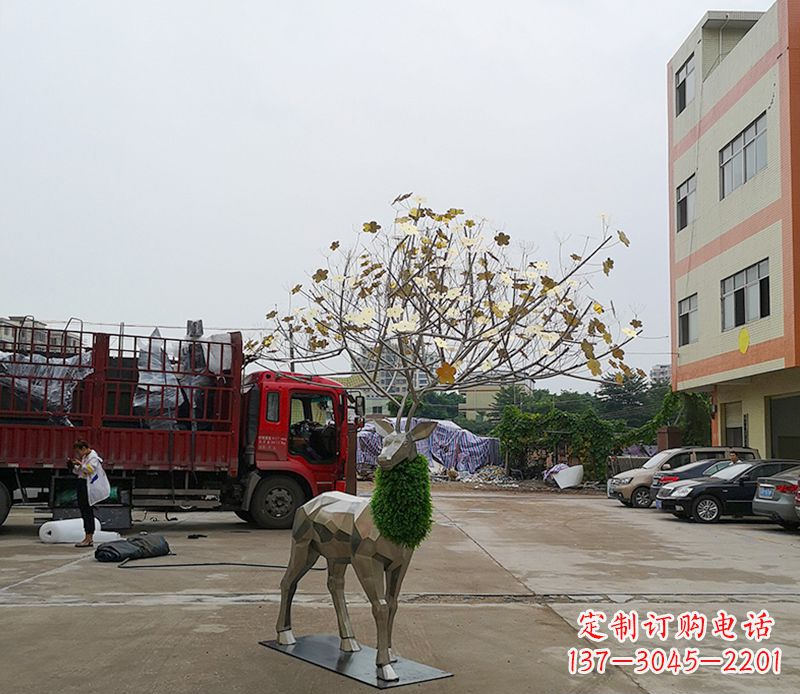 益阳不锈钢公园的梅花鹿雕塑