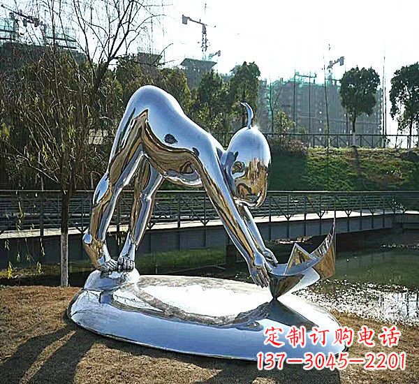 益阳不锈钢公园里的儿童雕塑