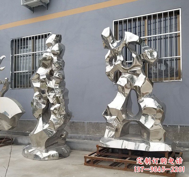 益阳太湖石雕塑精美的艺术品