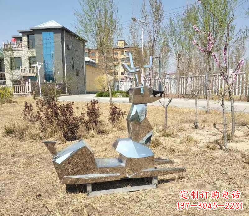 益阳不锈钢公园小鹿雕塑给公园带来温馨气息