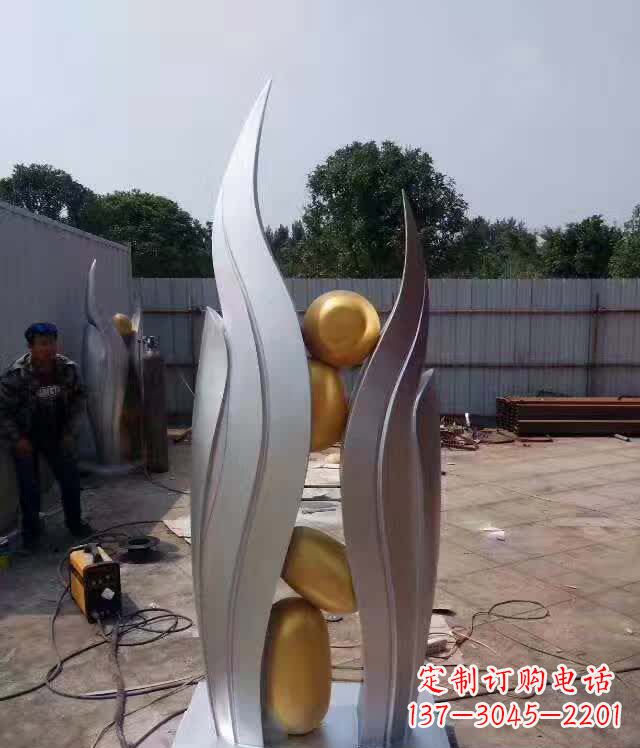 益阳不锈钢广场翅膀雕塑象征着自由之翼