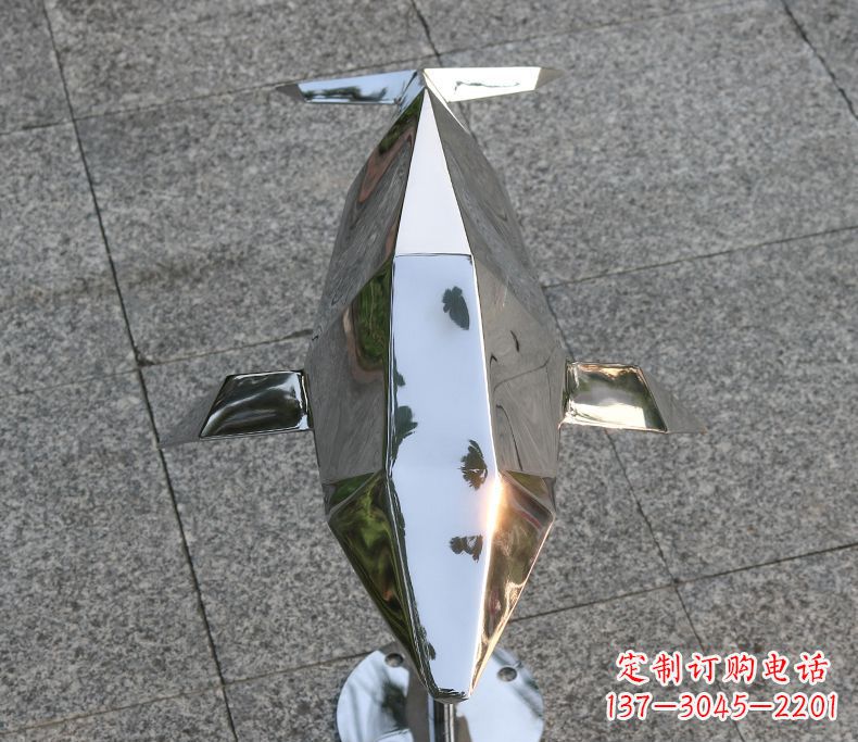 益阳海豚雕塑令不锈钢广场更加灿烂