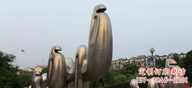 益阳不锈钢广场上的骆驼雕塑