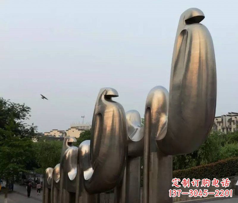 益阳不锈钢骆驼雕塑给城市增添新魅力