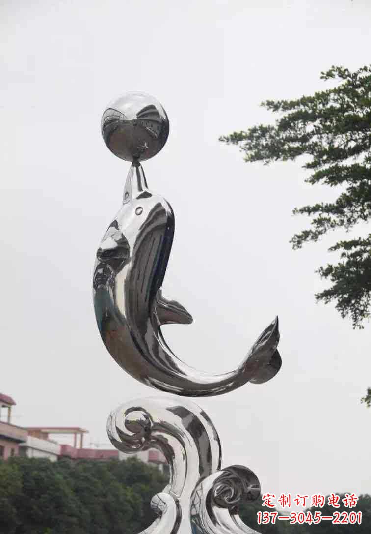 益阳海豚雕塑增添不锈钢广场的魅力