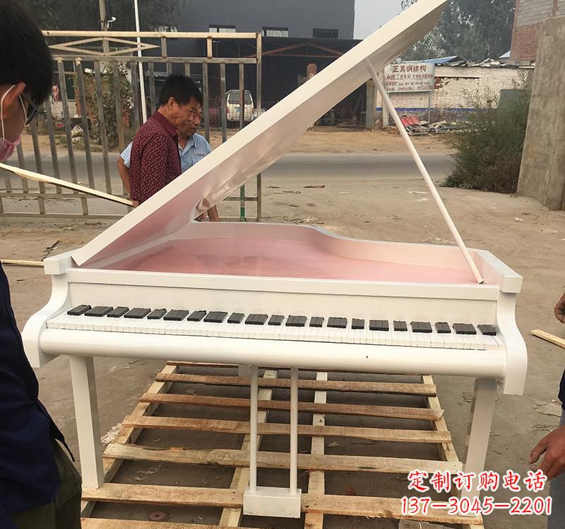 益阳不锈钢钢琴雕塑融合音乐与艺术的完美结合