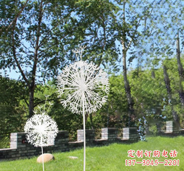 益阳不锈钢广场上的蒲公英雕塑