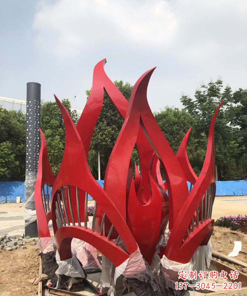 益阳不锈钢树叶雕塑美丽而持久的艺术