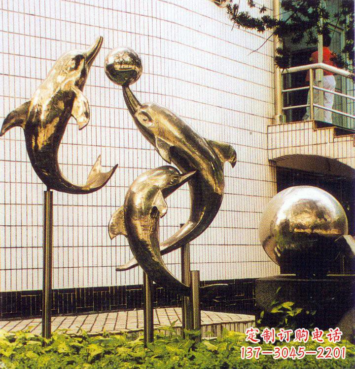 益阳海豚跃动的校园雕塑