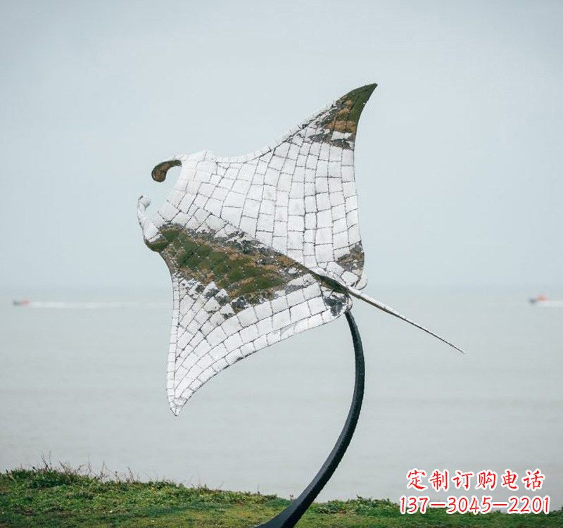 益阳不锈钢海洋动物蝠鲼雕塑艺术与环保的完美结合