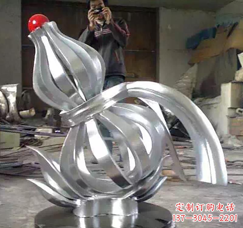 益阳不锈钢葫芦雕塑精美而传统