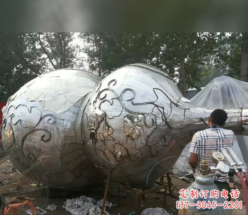 益阳不锈钢葫芦雕塑精美绝伦
