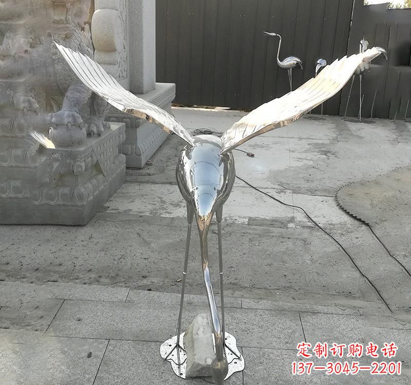 益阳不锈钢仙鹤雕塑美丽与坚固并存