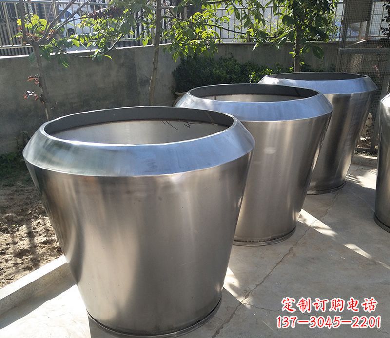 益阳不锈钢花盆雕塑给你的家园增添一份独特的美
