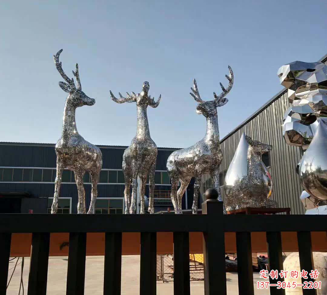 益阳不锈钢梅花鹿雕塑给空间增添优雅气息