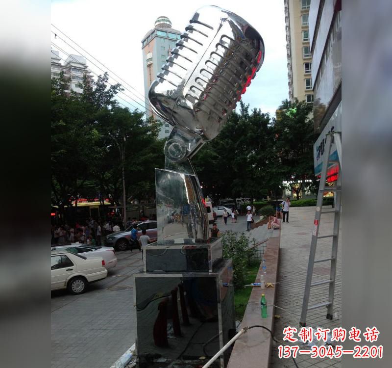 益阳不锈钢话筒雕塑高贵而又精致