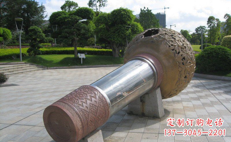 益阳“铸就记忆的不锈钢话筒雕塑”