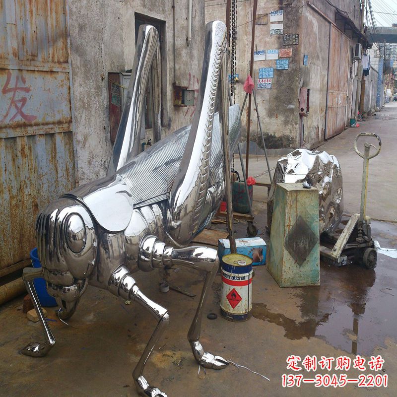 益阳不锈钢蝗虫雕塑营造美好的自然环境