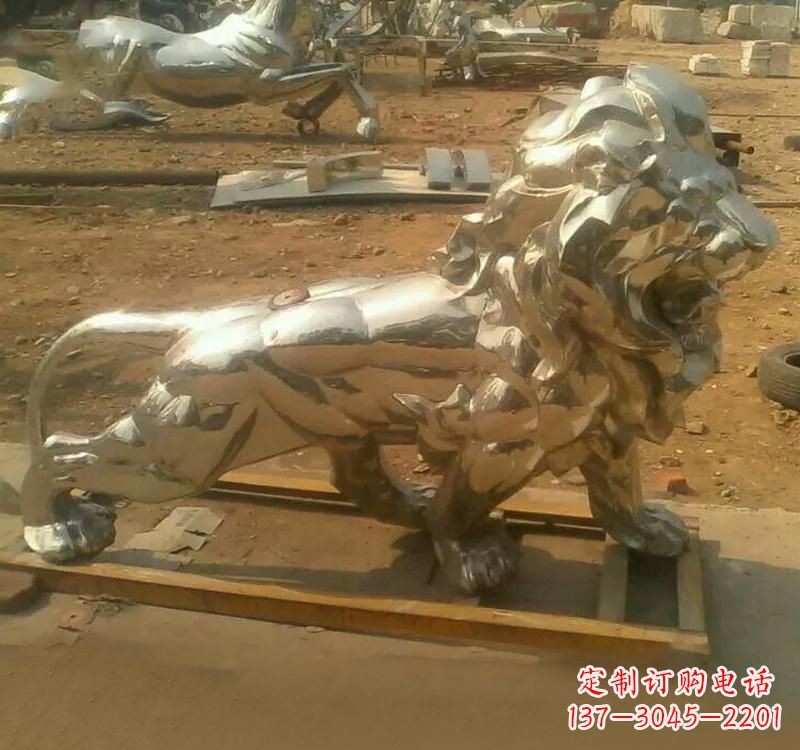 益阳不锈钢狮子雕塑给空间增添生机