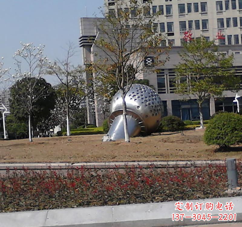 益阳不锈钢话筒雕塑简约而又具有现代感