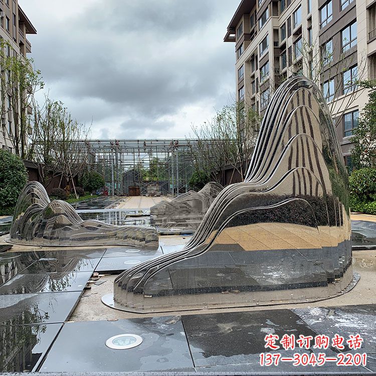 益阳不锈钢镜面假山雕塑给城市带来灵动之美