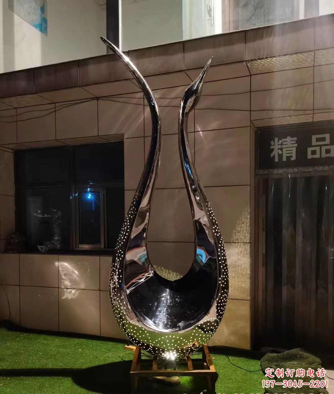 益阳不锈钢镜面天鹅雕塑——象征着美丽与坚强