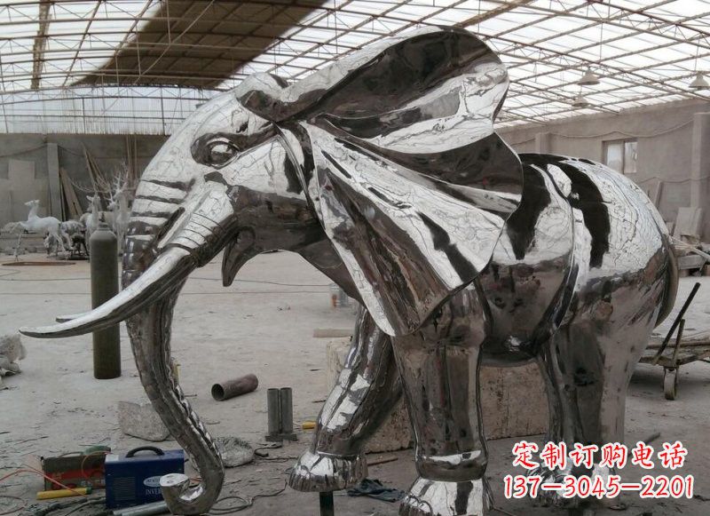 益阳不锈钢镜面大象雕塑——独特的艺术精品