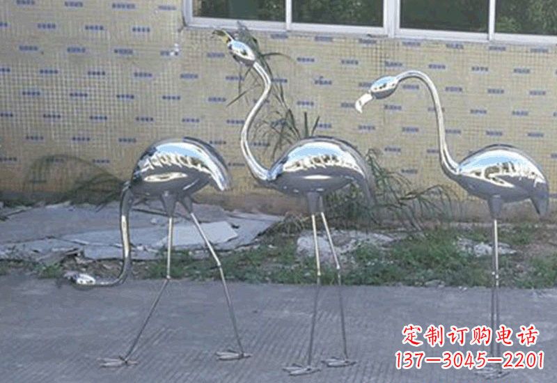 益阳不锈钢火烈鸟雕塑给人以美好的视觉享受