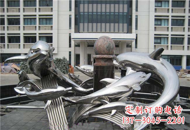 益阳海豚雕塑融合浪漫和优雅