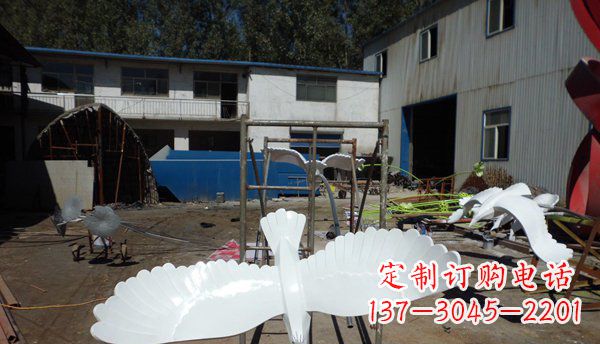 益阳不锈钢老鹰雕塑美丽的象征