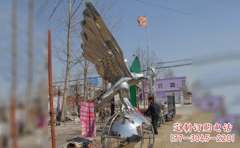 益阳不锈钢老鹰雕塑象征力量与美丽