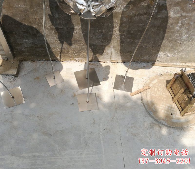 益阳不锈钢荷叶雕塑给大厅带来精致优雅
