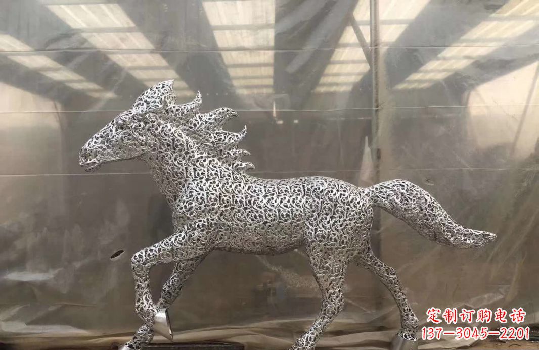 益阳不锈钢马雕塑精致而又令人惊叹