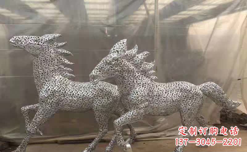 益阳不锈钢马雕塑精美而又富有动感