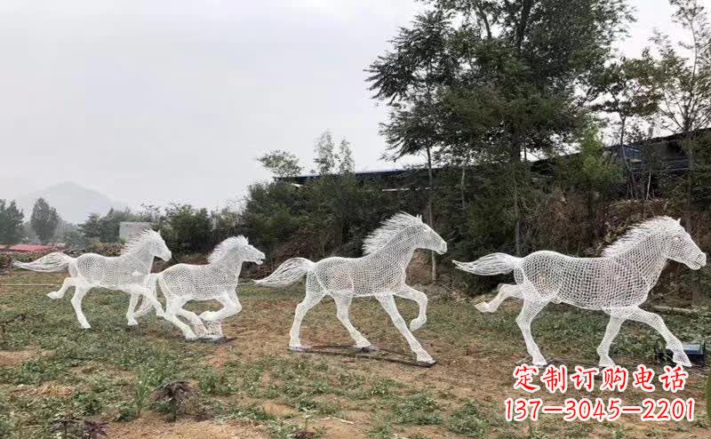 益阳不锈钢马雕塑勇往直前