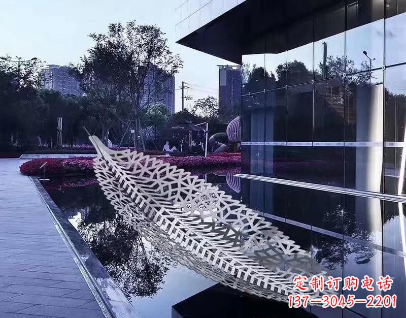 益阳不锈钢镂空树叶雕塑——精致美观的艺术精品