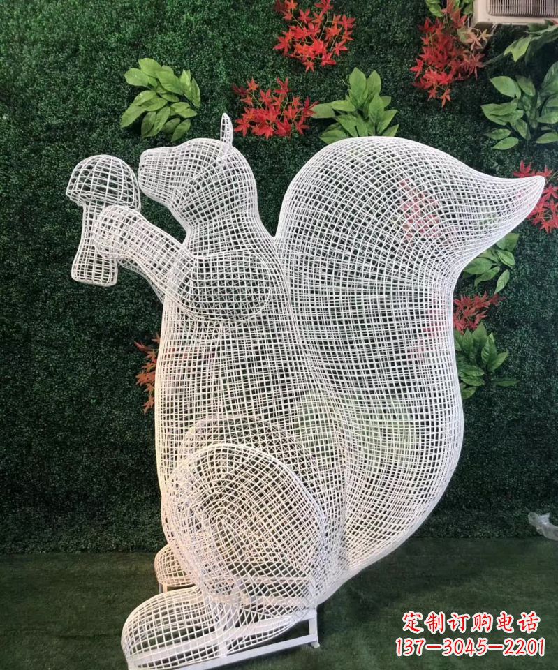 益阳不锈钢松鼠雕塑展现自然的美