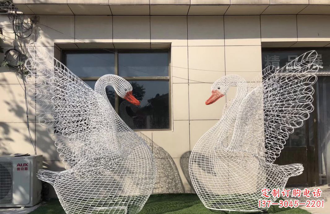 益阳不锈钢镂空天鹅雕塑象征着美丽的永恒