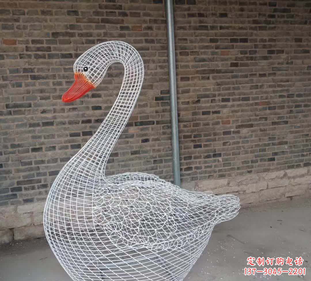 益阳不锈钢镂空天鹅雕塑精美而优雅