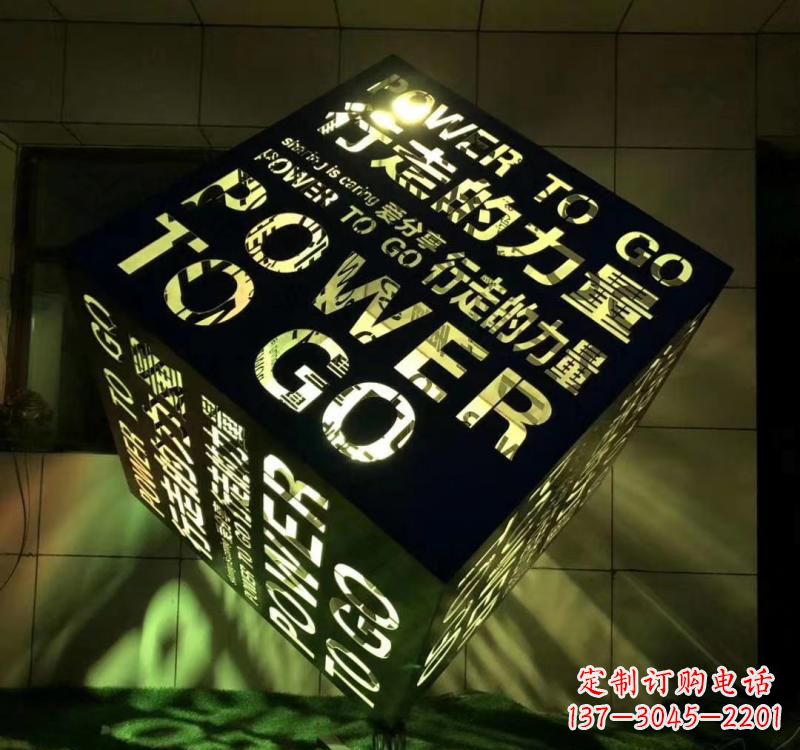 益阳不锈钢材质的魔方雕塑精致的艺术设计