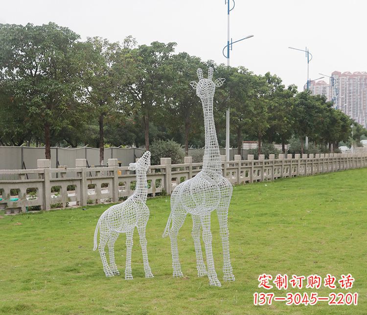 益阳精美的不锈钢长颈鹿雕塑