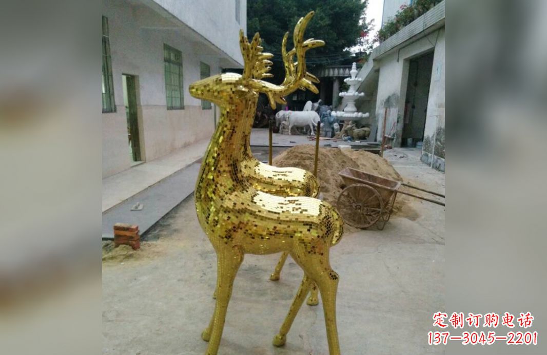 益阳不锈钢鹿公园的动物雕塑